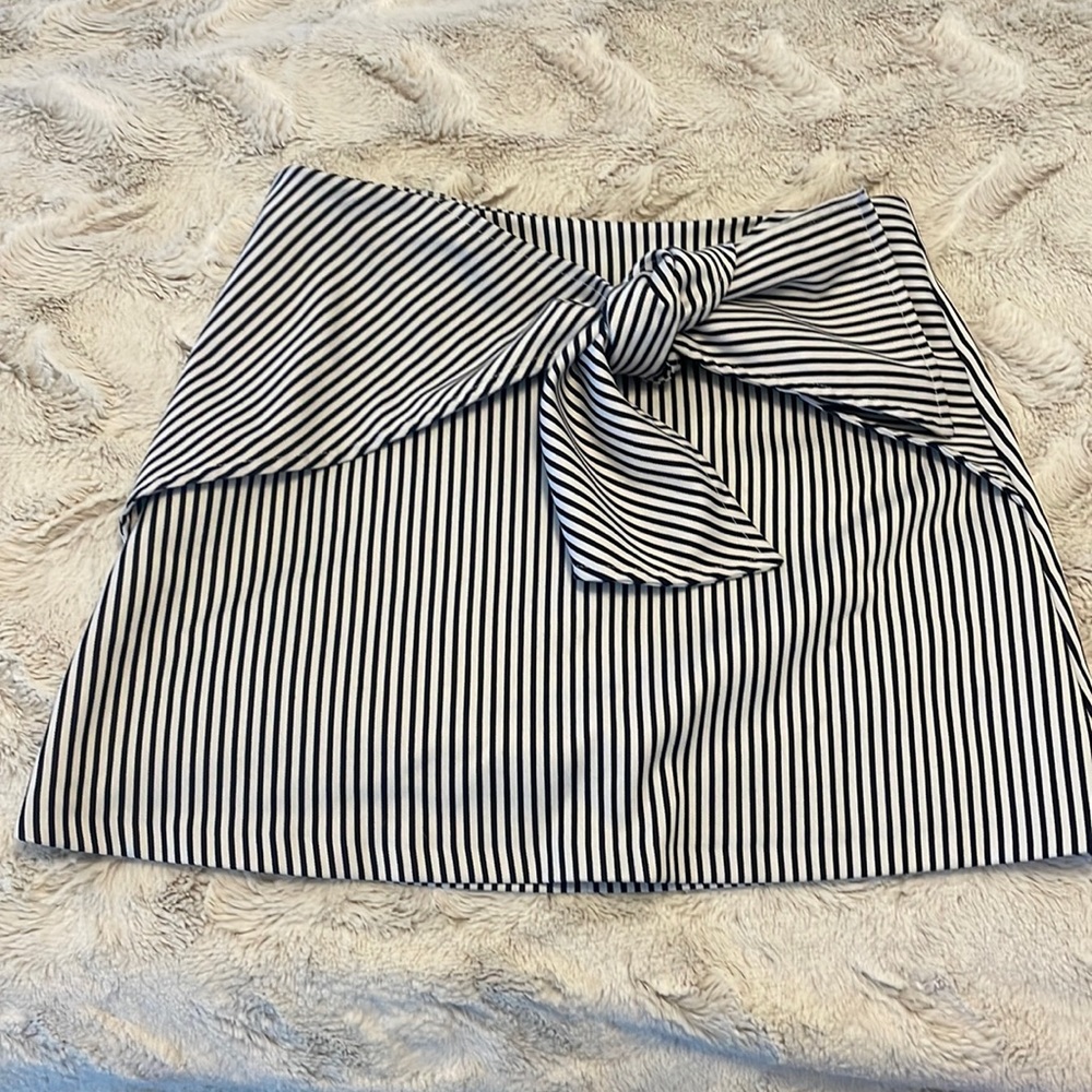 URBN skirt sz small